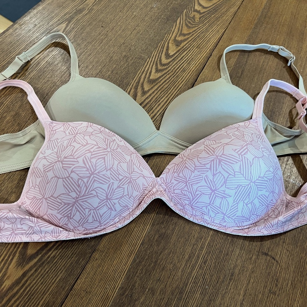 Like new! 2 Warners 34C Bras Without Underwire